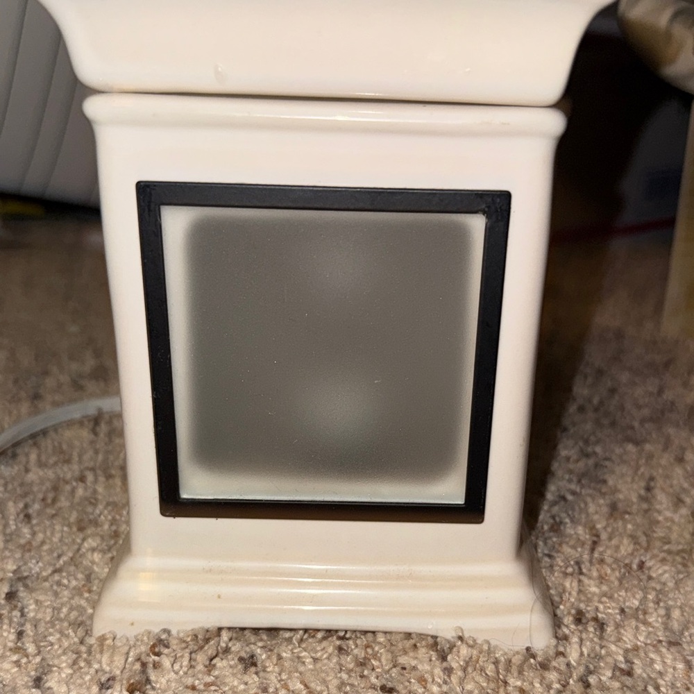 Scentsy *No box full size wax warmer w/ magnetic Butterfly Home Accent - Picture 5 of 5